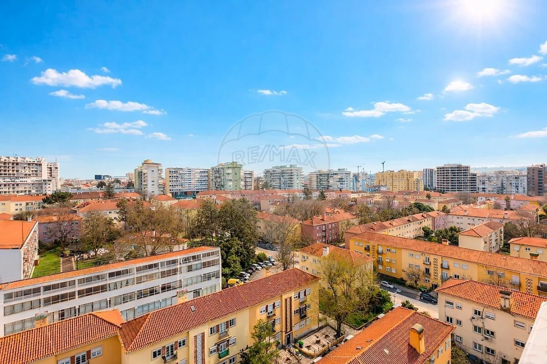 Apartamento T4 para Venda em Alvalade Foto 3