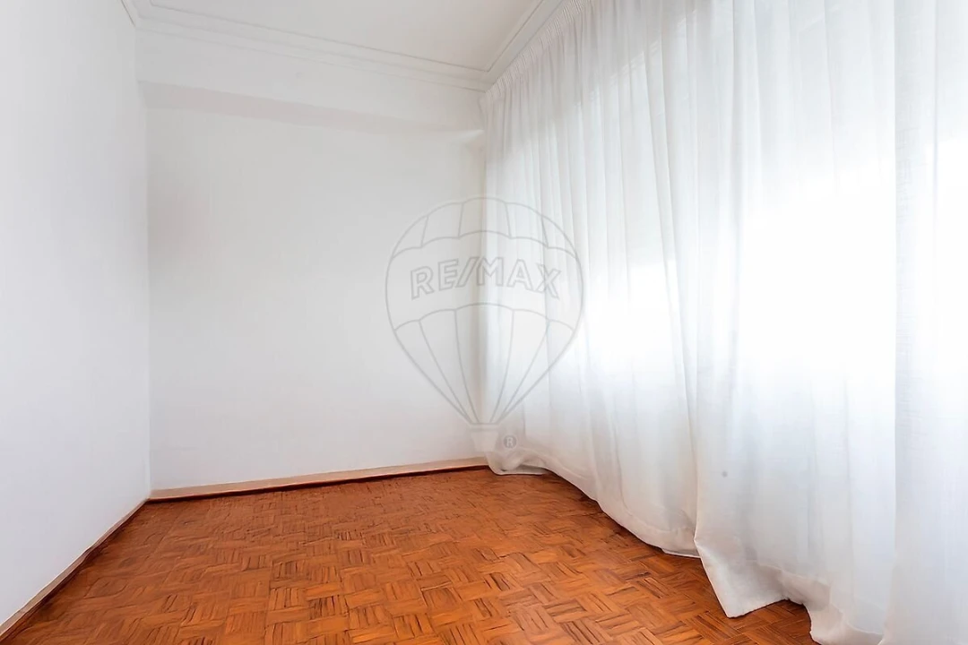 Apartamento T4 para Venda em Alvalade Foto 12