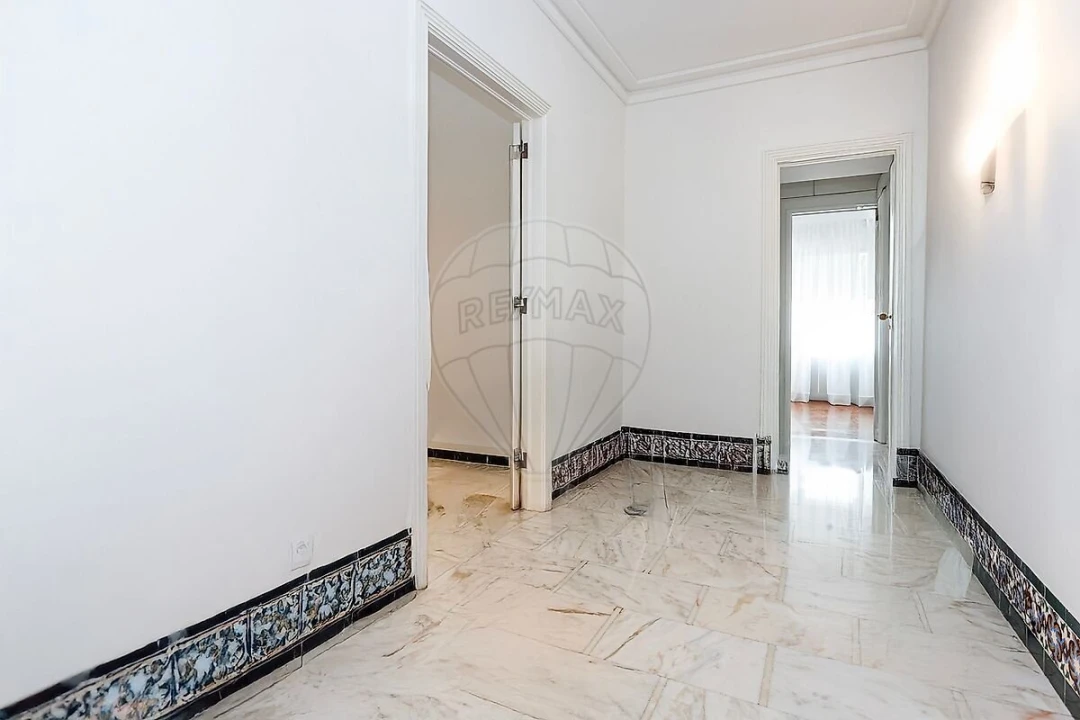 Apartamento T4 para Venda em Alvalade Foto 18