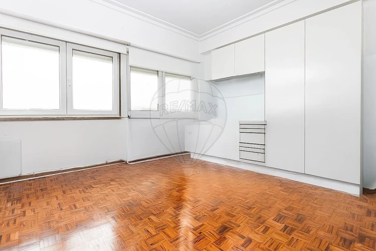 Apartamento T4 para Venda em Alvalade Foto 16