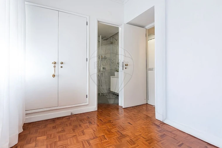 Apartamento T4 para Venda em Alvalade Foto 13