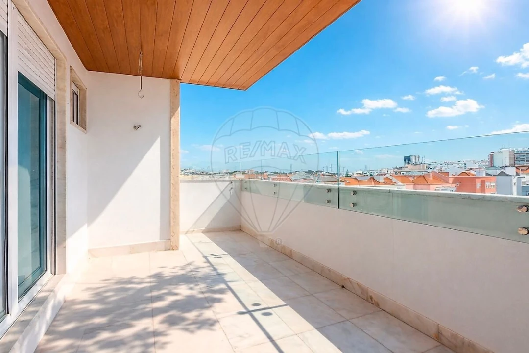 Apartamento T4 para Venda em Alvalade Foto 4