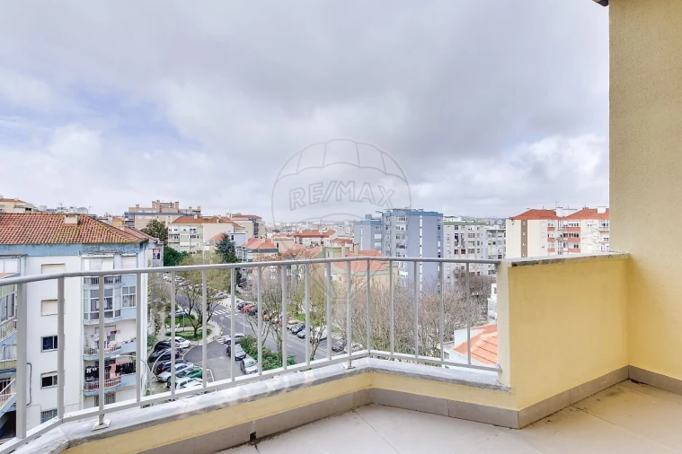 Apartamento T3 para Venda em Águas Livres Foto 32