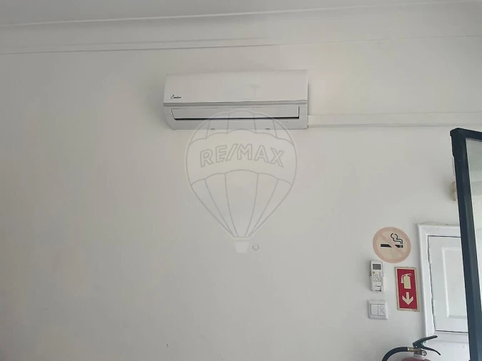 Loja para Arrendamento em Campolide Foto 6