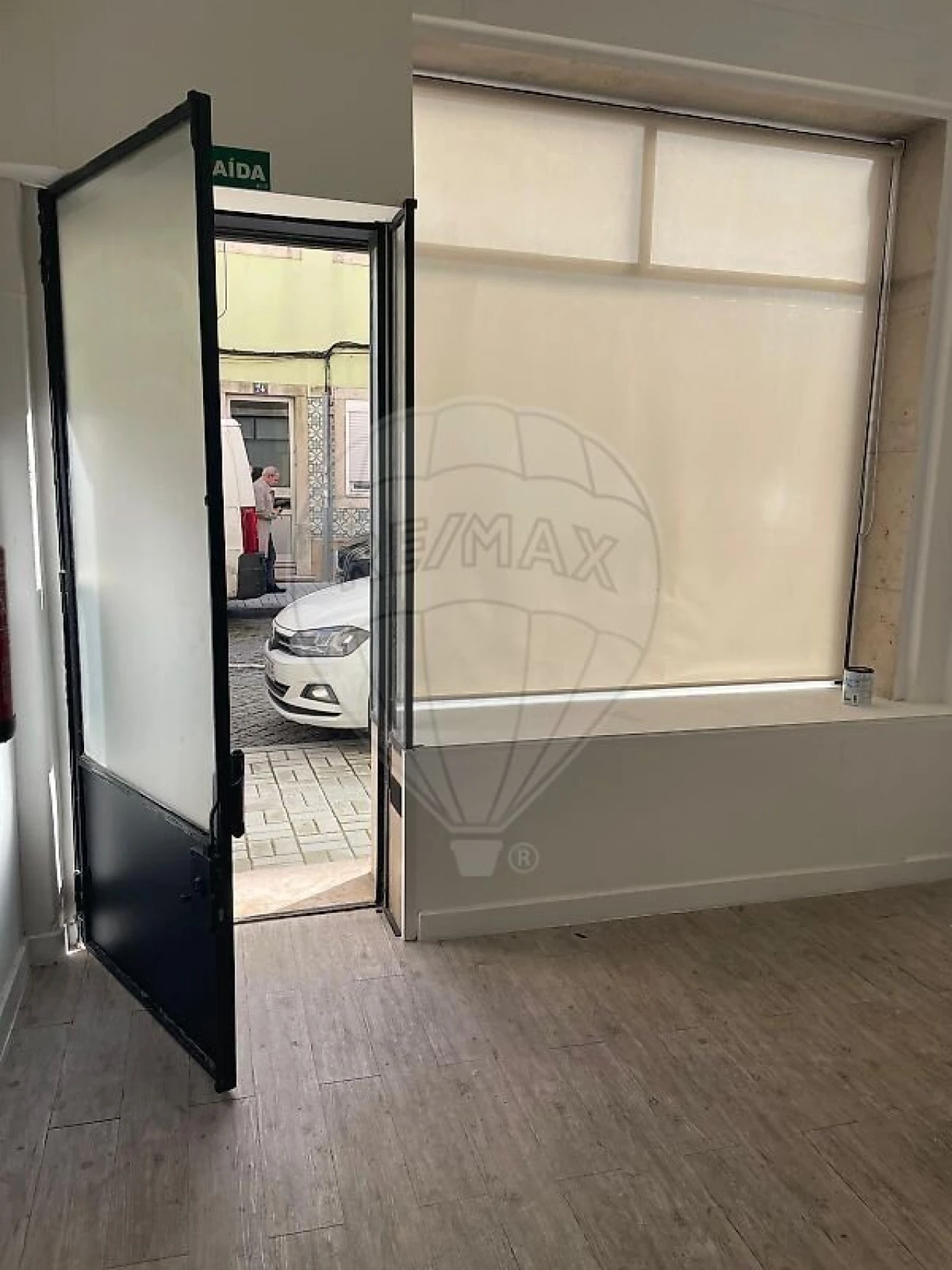 Loja para Arrendamento em Campolide Foto 7