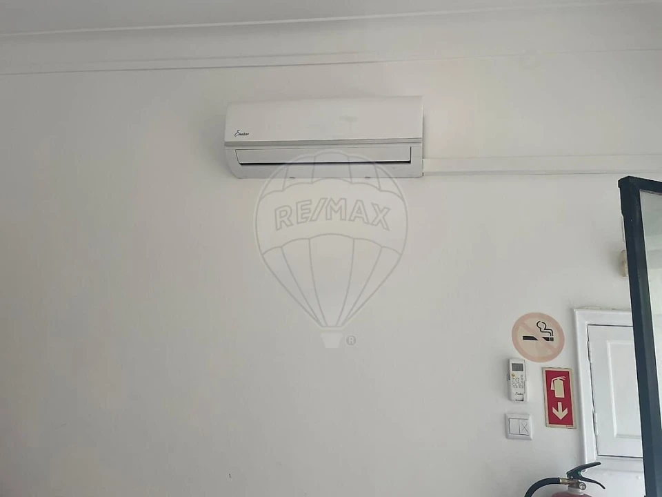 Loja para Arrendamento em Campolide Foto 6