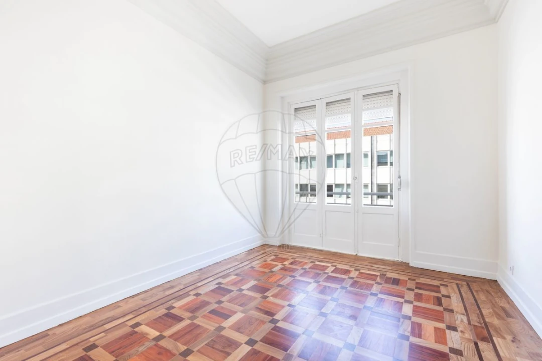 Apartamento T5 para Venda em Santo António Foto 13