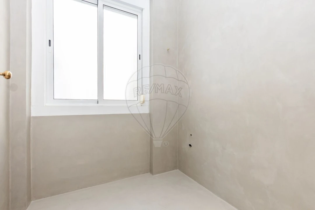 Apartamento T5 para Venda em Santo António Foto 12