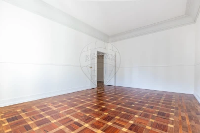Apartamento T5 para Venda em Santo António