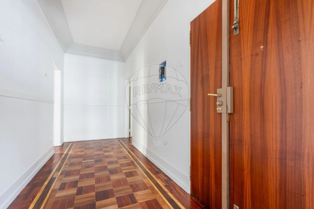 Apartamento T5 para Venda em Santo António Foto 26