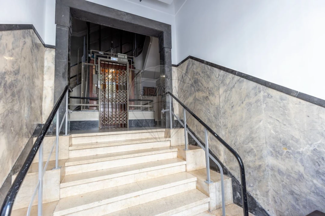 Apartamento T5 para Venda em Santo António Foto 28