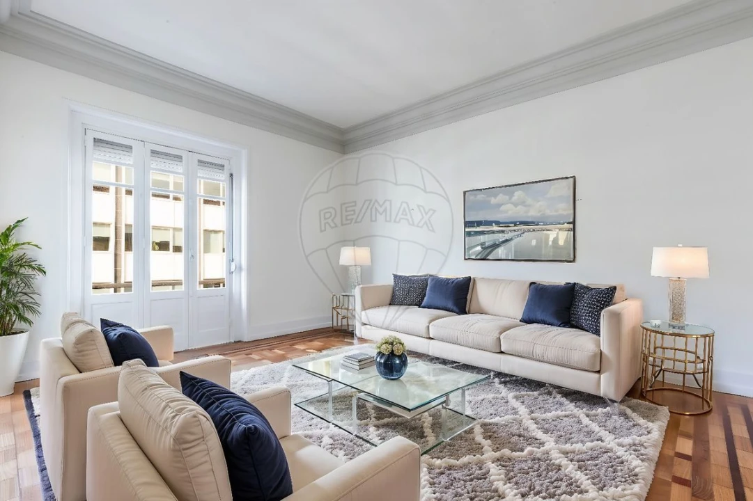 Apartamento T5 para Venda em Santo António Foto 1