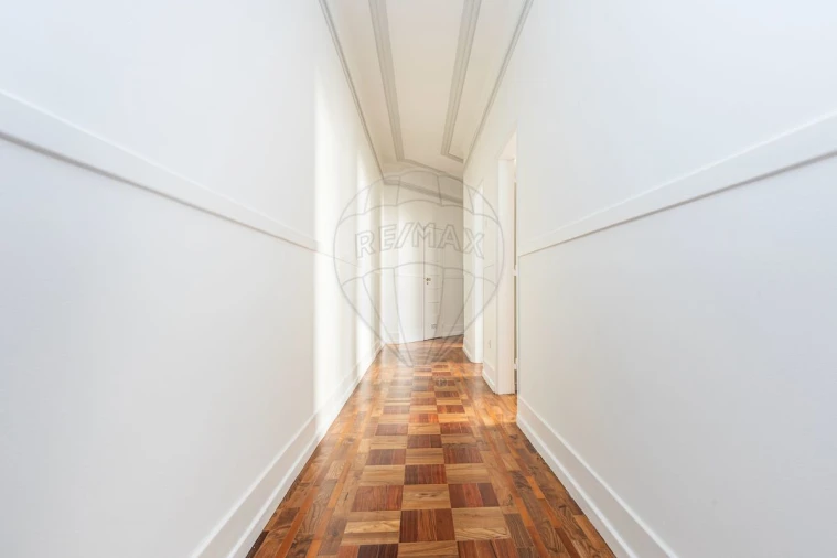 Apartamento T5 para Venda em Santo António Foto 19