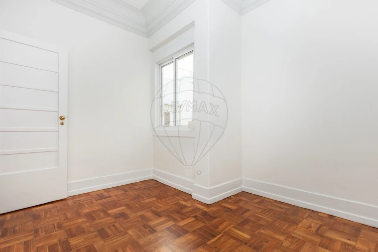 Apartamento T5 para Venda em Santo António Foto 18