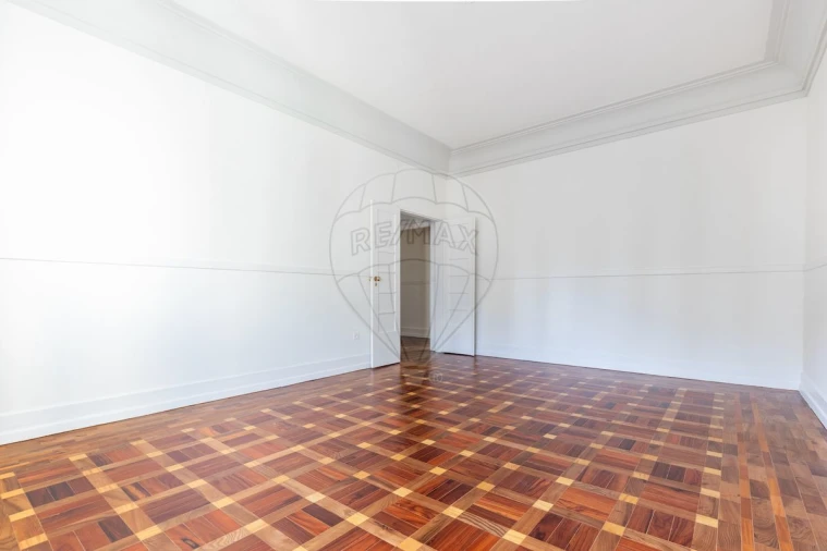 Apartamento T5 para Venda em Santo António Foto 22
