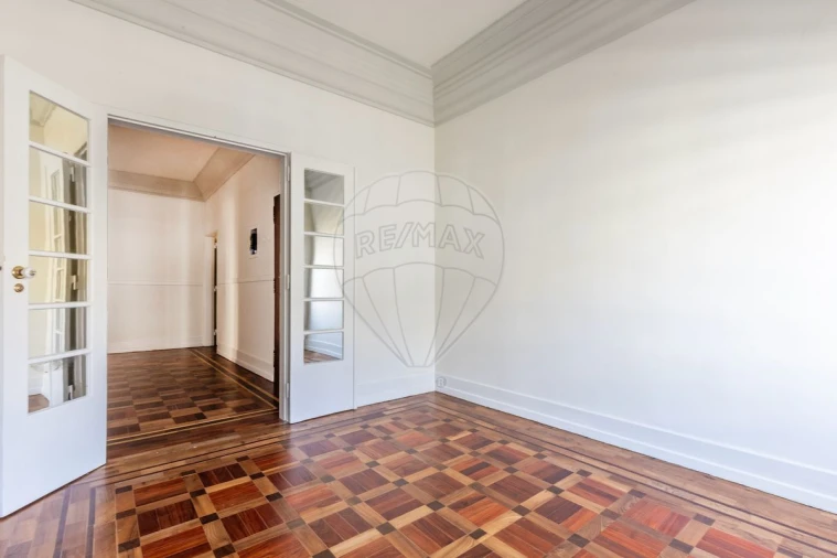 Apartamento T5 para Venda em Santo António Foto 15