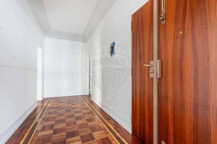 Apartamento T5 para Venda em Santo António Foto 26