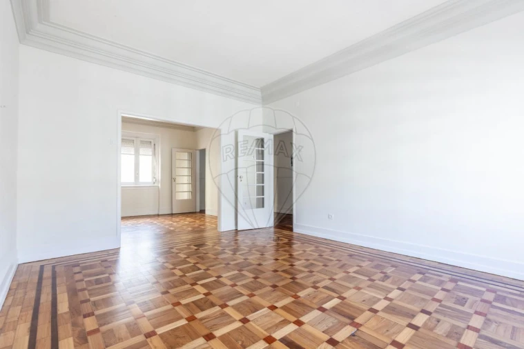 Apartamento T5 para Venda em Santo António Foto 4