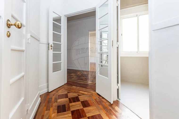 Apartamento T5 para Venda em Santo António Foto 10