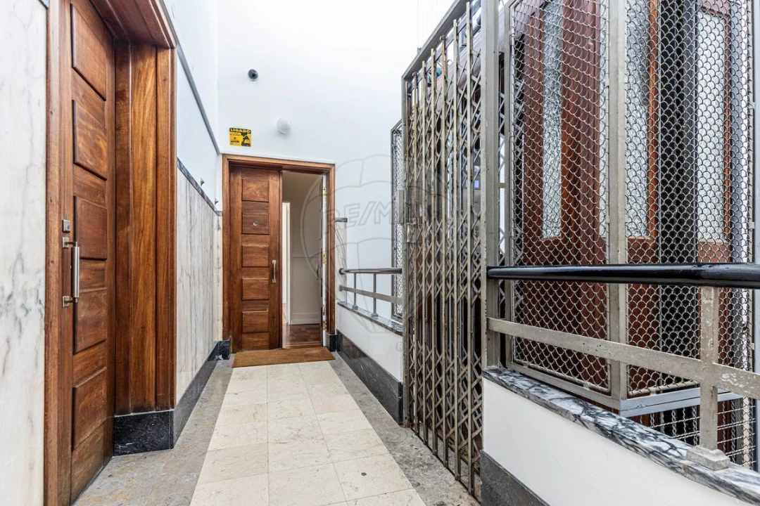 Apartamento T5 para Venda em Santo António Foto 27
