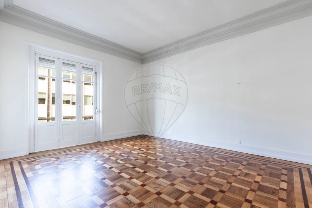Apartamento T5 para Venda em Santo António Foto 2