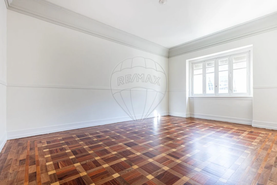 Apartamento T5 para Venda em Santo António Foto 21
