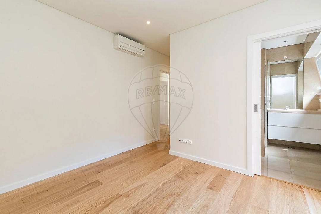 Apartamento T3 para Venda em Alvalade Foto 17