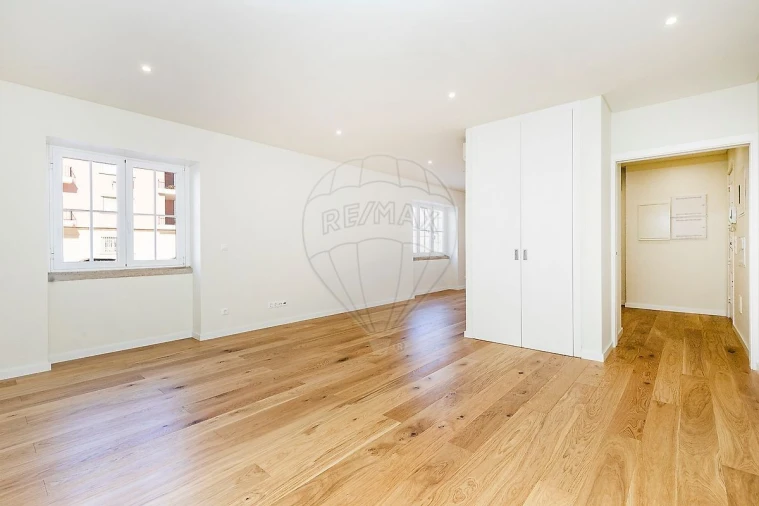 Apartamento T3 para Venda em Alvalade Foto 3