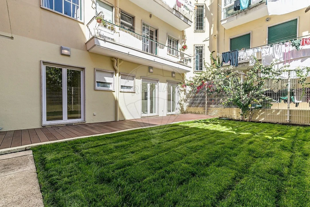 Apartamento T3 para Venda em Alvalade Foto 1