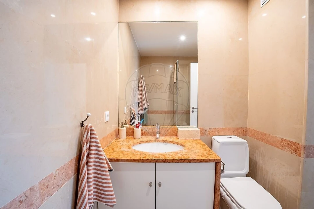 Apartamento T2 para Venda em Alvalade Foto 24