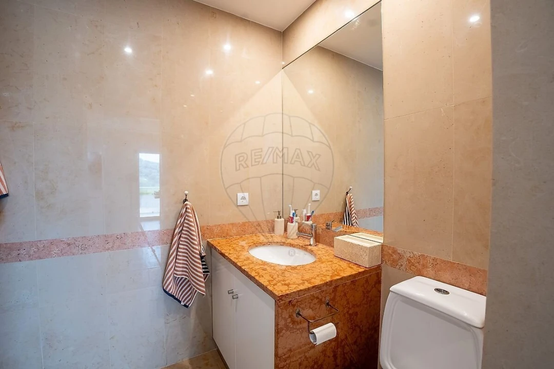 Apartamento T2 para Venda em Alvalade Foto 26