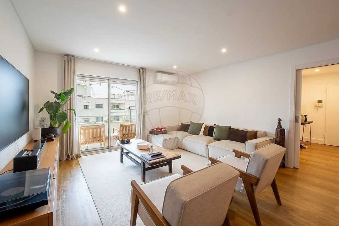Apartamento T2 para Venda em Alvalade Foto 3