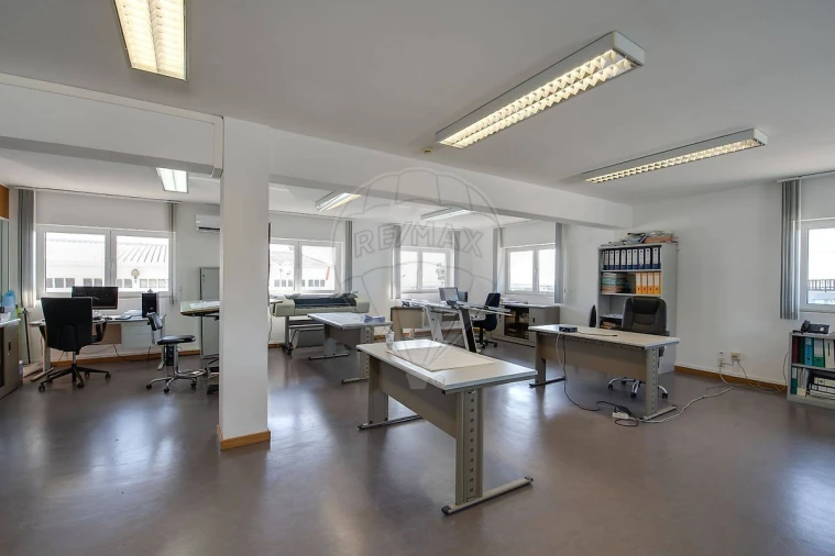 Armazém para Venda em Setubal (São Sebastião) Foto 14