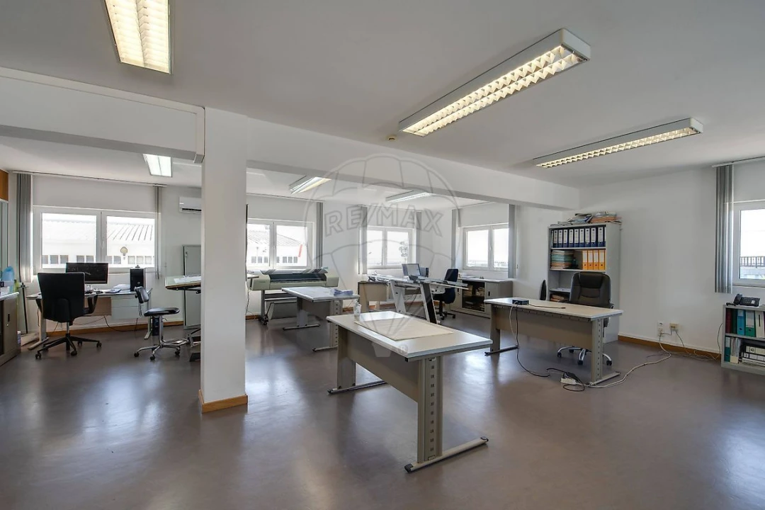 Armazém para Venda em Setubal (São Sebastião) Foto 14