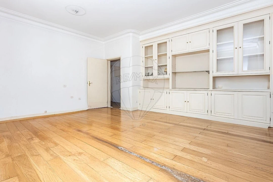 Apartamento T4 para Venda em Areeiro Foto 8