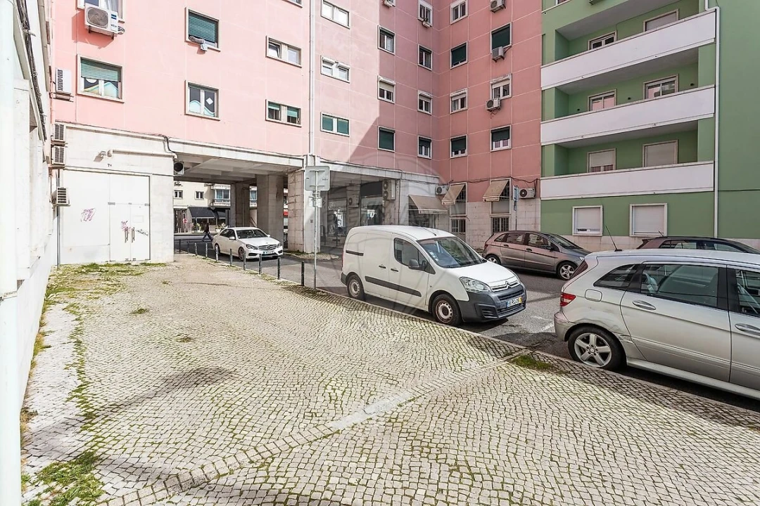 Apartamento T4 para Venda em Areeiro Foto 33