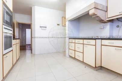 Apartamento T4 para Venda em Areeiro