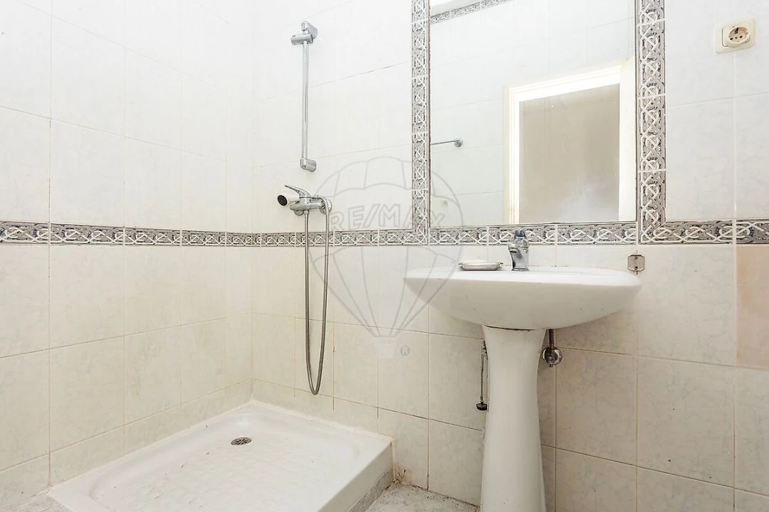 Apartamento T4 para Venda em Areeiro Foto 18