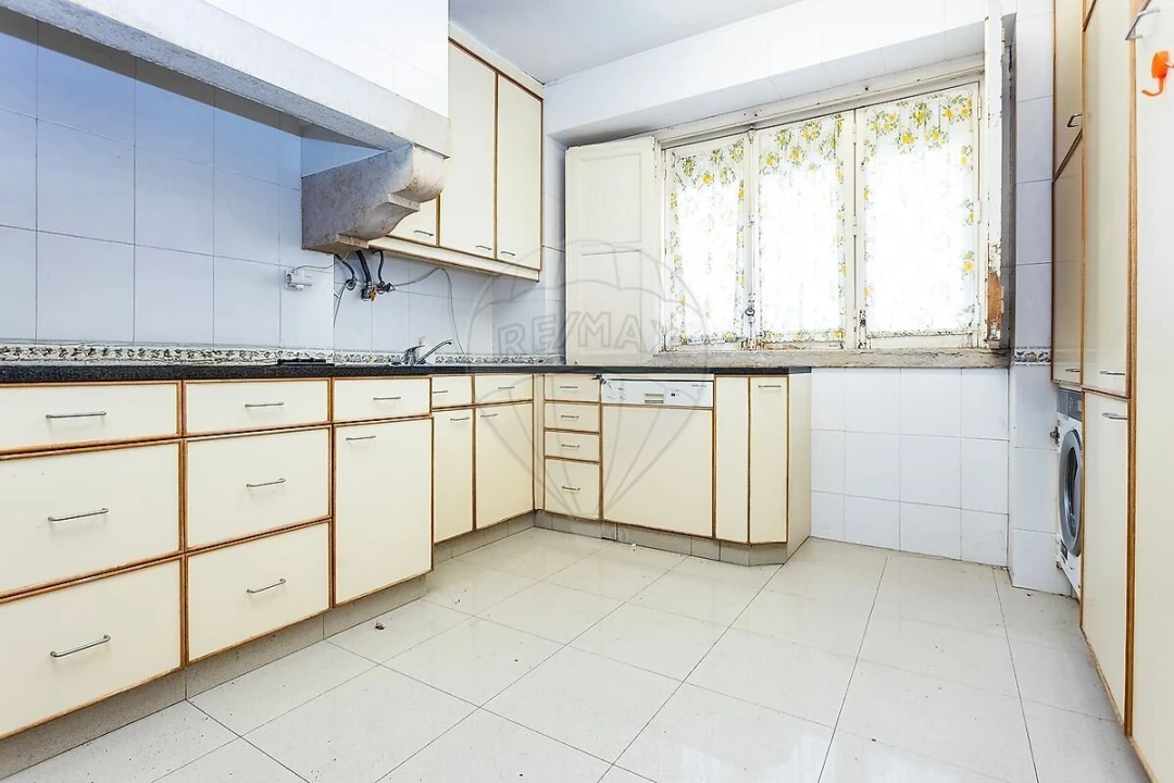 Apartamento T4 para Venda em Areeiro Foto 13