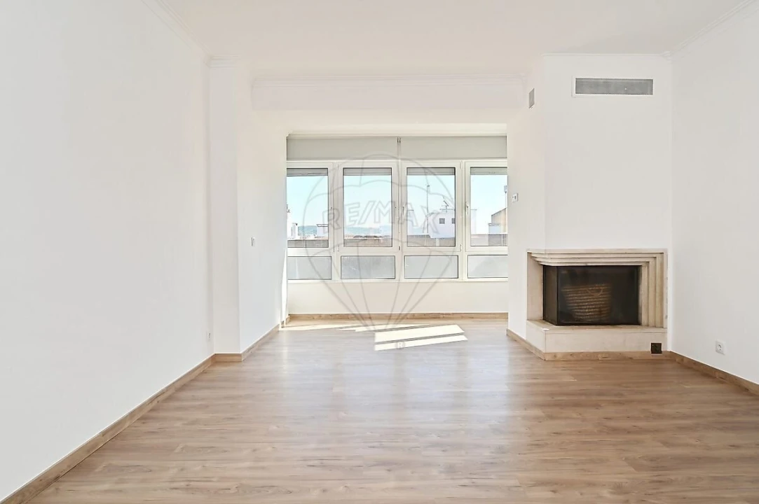 Apartamento T3 para Venda em Loures Foto 2