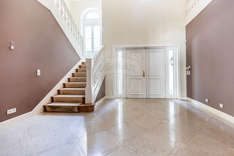 Moradia T6 para Venda em Alcabideche Foto 8