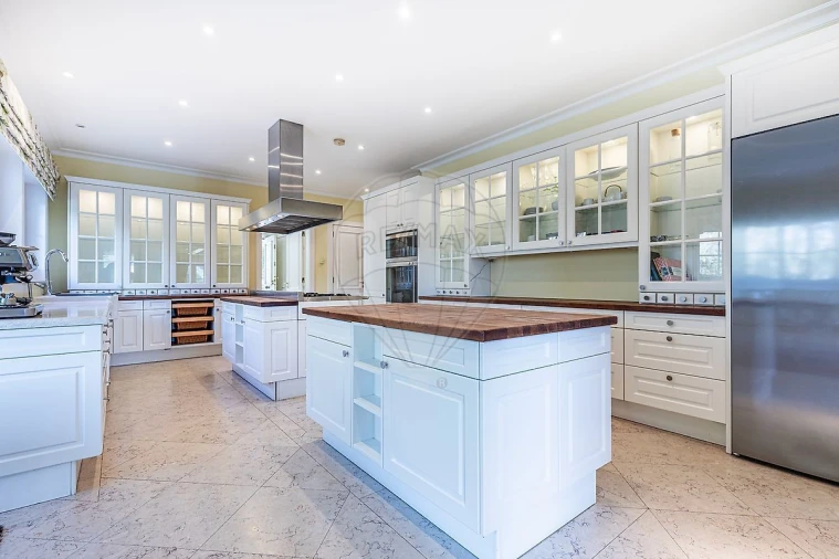 Moradia T6 para Venda em Alcabideche Foto 11