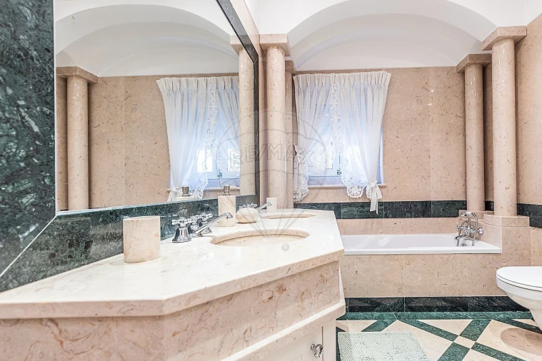 Moradia T6 para Venda em Alcabideche Foto 36