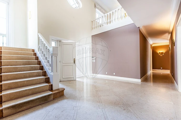 Moradia T6 para Venda em Alcabideche Foto 9