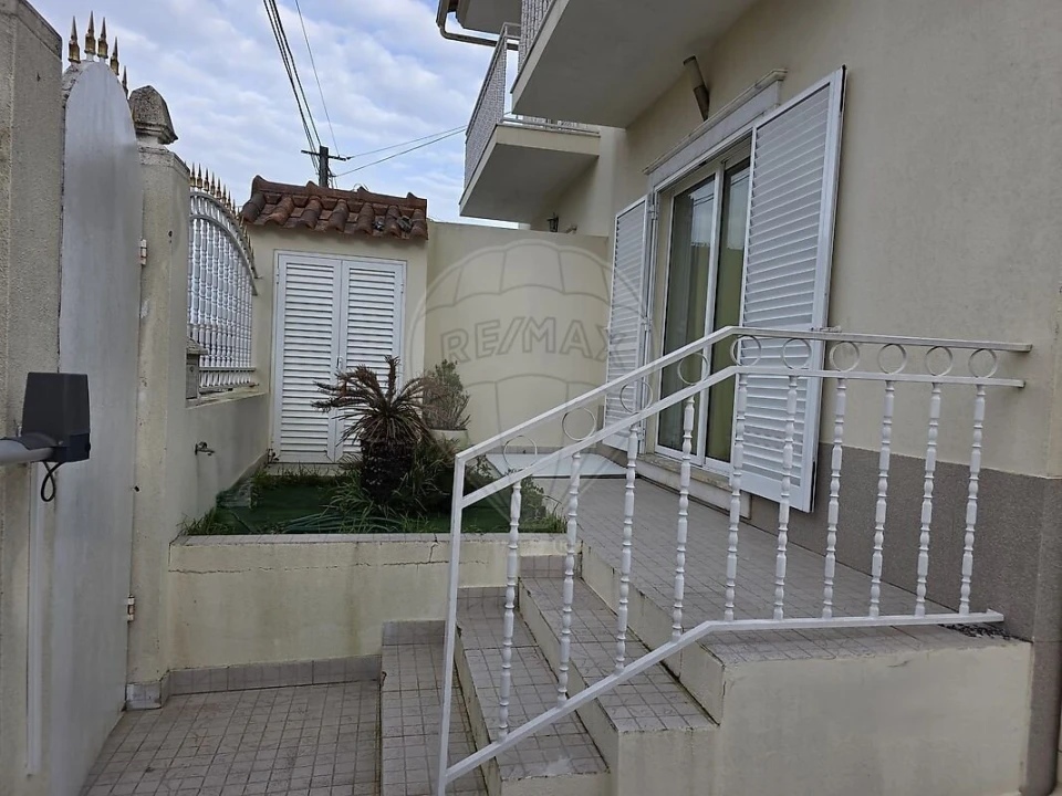 Moradia T2 para Venda em Quinta do Conde Foto 3