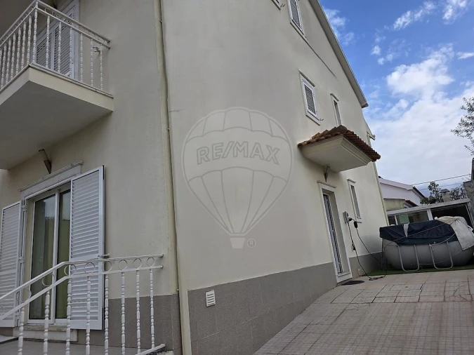 Moradia T2 para Venda em Quinta do Conde Foto 4