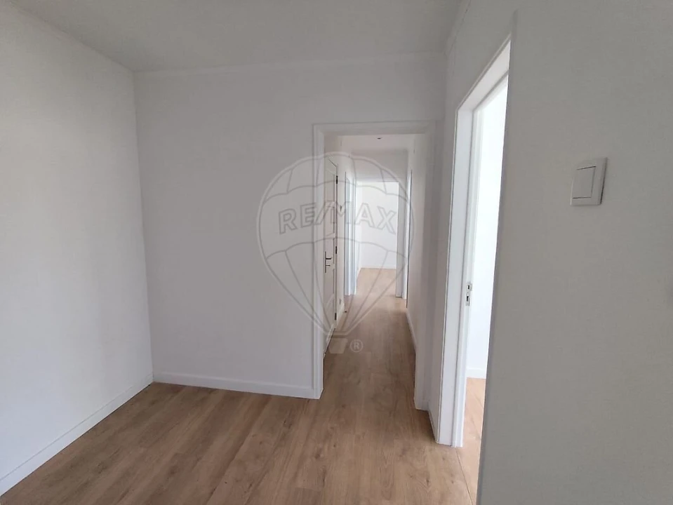 Apartamento T2 para Venda em São Domingos de Benfica Foto 6