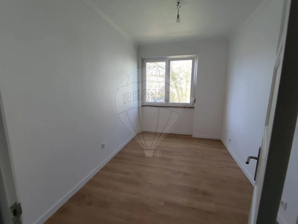 Apartamento T2 para Venda em São Domingos de Benfica Foto 7