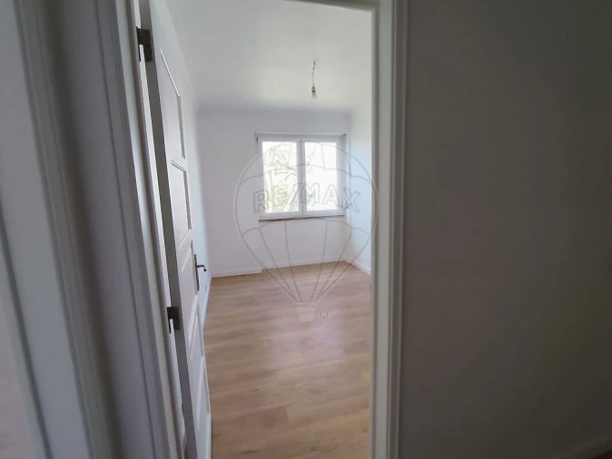 Apartamento T2 para Venda em São Domingos de Benfica Foto 8