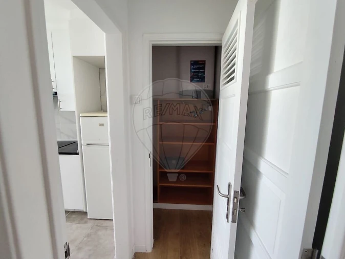 Apartamento T2 para Venda em São Domingos de Benfica Foto 3